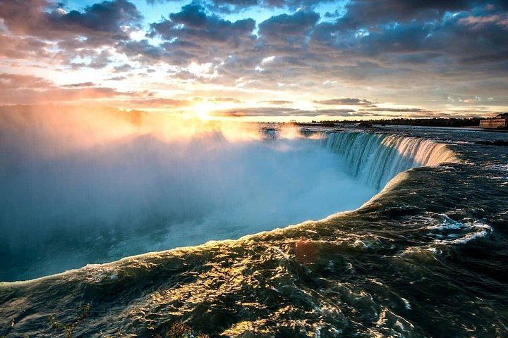Niagara Falls Day and Evening Tour from Toronto with Boat Cruise and Optional Dinner (8/12)