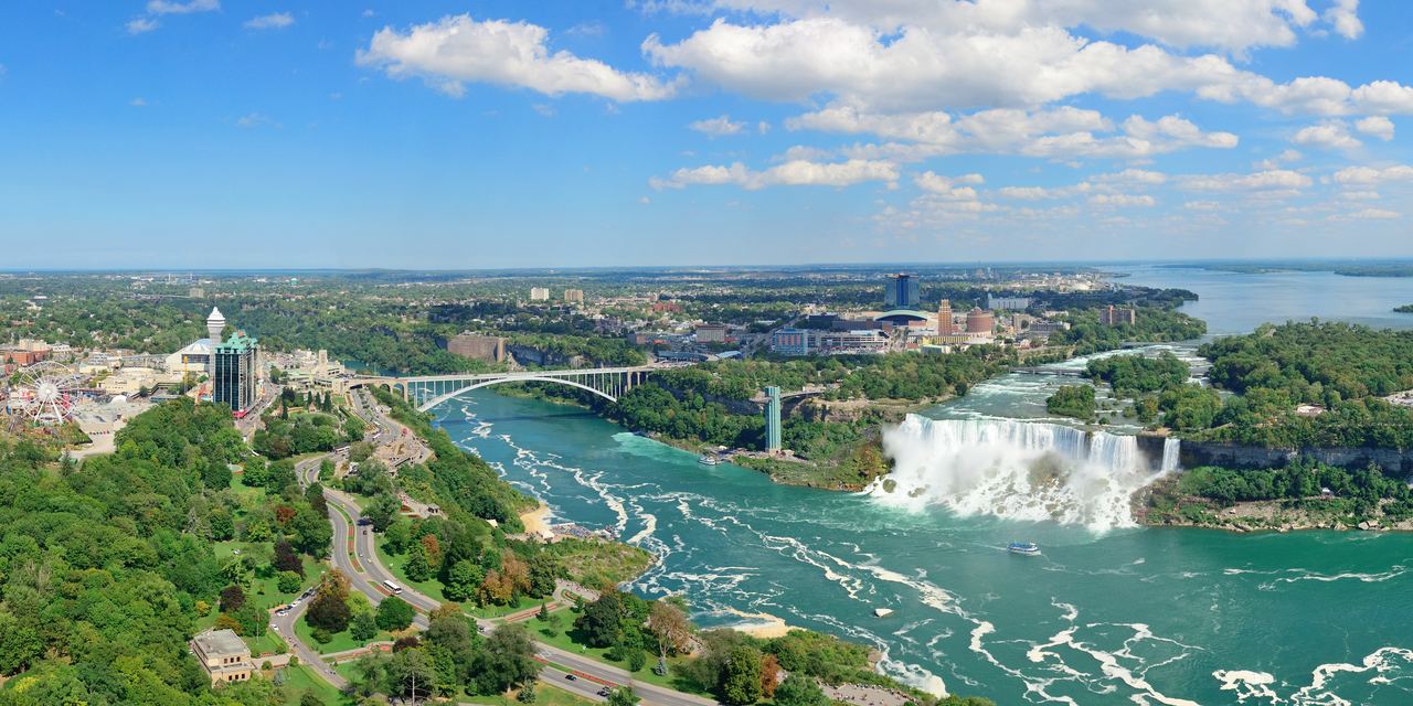 Panorama of the American Falls and the Rainbow Bridge across the Niagara River, seen from the Canadian side