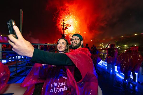 Niagara Falls Night Tour by Mercedes Van with Dinner, Fireworks Cruise and Tower