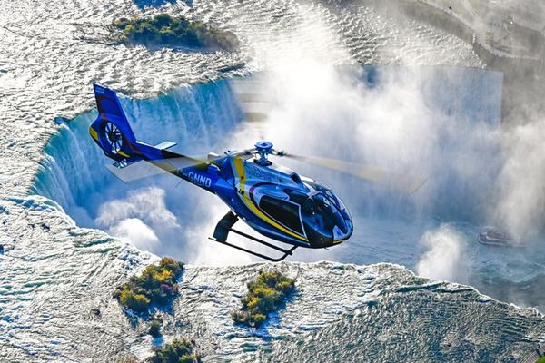 Private Niagara Falls Tour from Toronto by Luxury SUV with Helicopter and Cruise Add-Ons