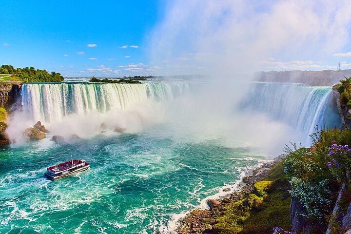 Niagara Falls, Toronto and 1000 Islands 3-Day Coach Tour from NYC with River Cruise (4/12)