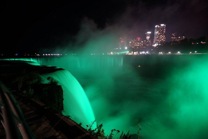 Niagara Falls, Toronto and Thousand Islands 3-Day Tour with 2 Hotel Nights from NYC and NJ (12/12)