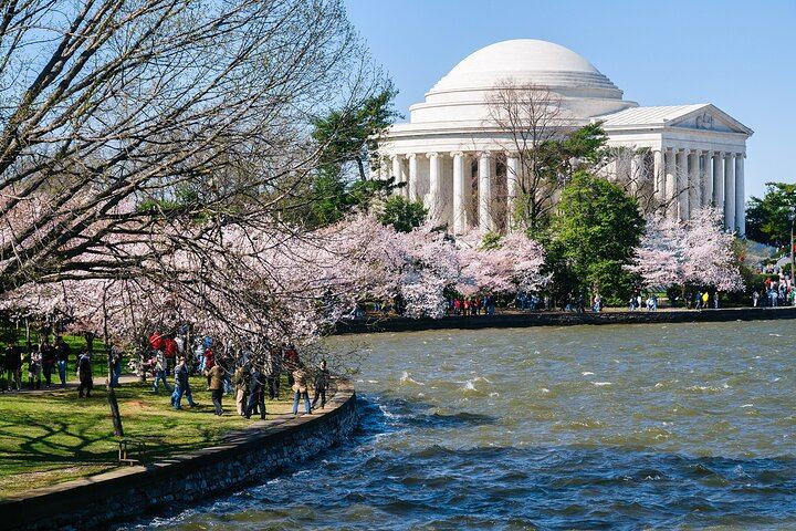 Niagara Falls, Toronto, Thousand Islands, Philadelphia and DC 5-Day Tour from NYC (1/12)