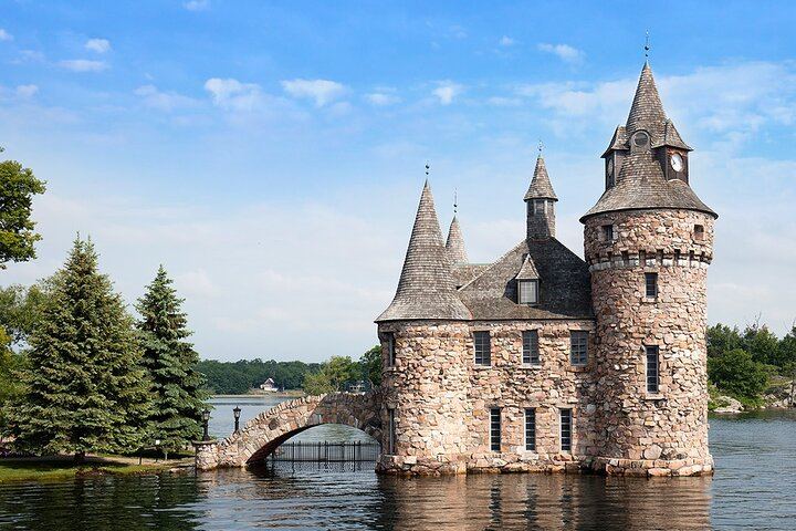 Niagara Falls, Toronto, Thousand Islands, Philadelphia and DC 5-Day Tour from NYC (11/12)