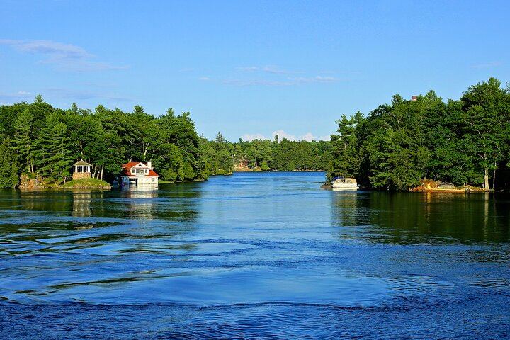 Niagara Falls, Toronto, Thousand Islands, Philadelphia and DC 5-Day Tour from NYC (10/12)