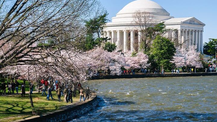 Niagara Falls, Toronto, Thousand Islands, Philadelphia and DC 5-Day Tour from NYC (1/12)