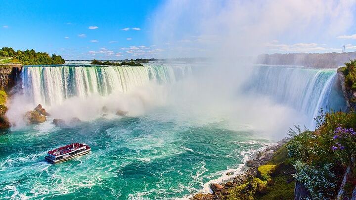 Niagara Falls, Toronto and 1000 Islands 3-Day Coach Tour from NYC with River Cruise (4/12)