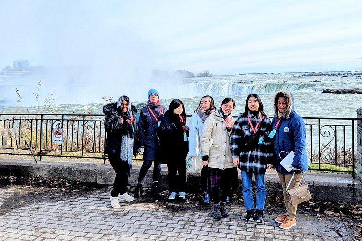 Niagara Falls Minibus Small-Group Day Tour from Toronto with Cruise and Skylon Tower (11/12)