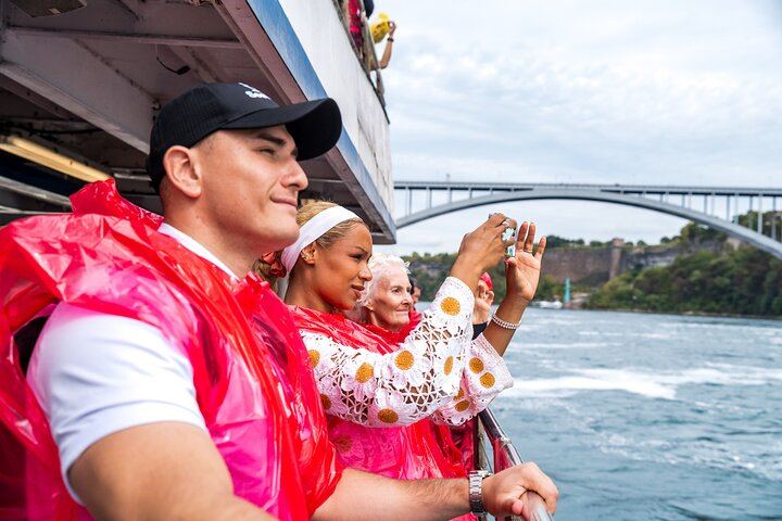 Niagara Falls Guided Walk: Skylon Tower, Incline Railway, Journey Behind the Falls (4/12)