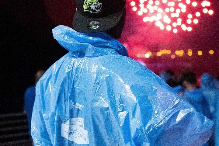 Niagara Falls Small Group Night Tour with Power Station Tunnel, Dinner and Tower (5/12)