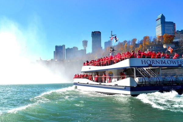 Niagara Falls Walking Tour by WalksDevour: Boat Ride and Journey Behind the Falls