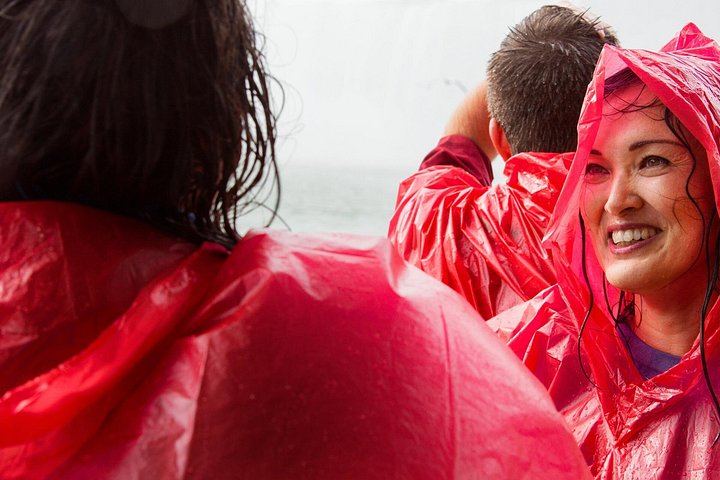 Niagara Falls Walking Tour by WalksDevour: Boat Ride and Journey Behind the Falls (12/12)