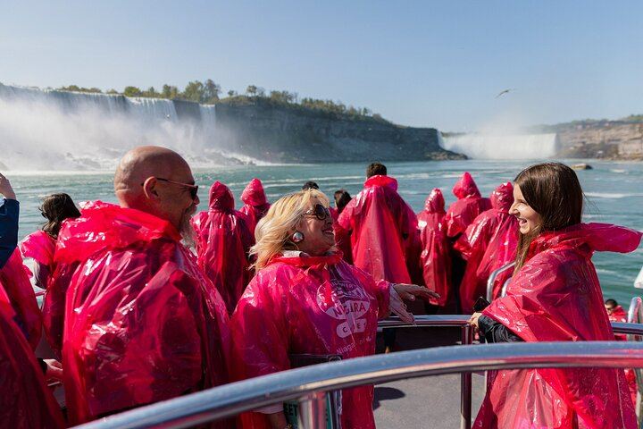 Niagara Falls Walking Tour by WalksDevour: Boat Ride and Journey Behind the Falls (10/12)