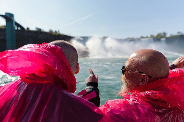 Niagara Falls Walking Tour by WalksDevour: Boat Ride and Journey Behind the Falls (8/12)
