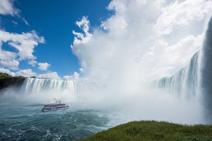Niagara Falls Walking Tour by WalksDevour: Boat Ride and Journey Behind the Falls (6/12)