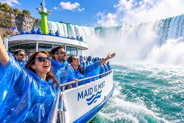 Niagara Falls Both Sides in One Day: Boat, Cave, Skylon Tower Lunch, Whirlpool