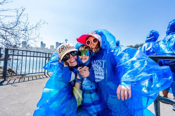 Niagara Falls NY Seven-Hour Small Group Tour with Cave of the Winds, Cruise and Dinner