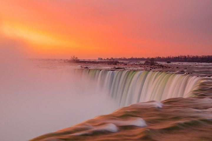 Niagara Falls NY Seven-Hour Small Group Tour with Cave of the Winds, Cruise and Dinner (4/9)