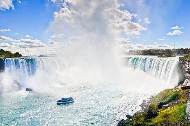 Niagara Falls NY Seven-Hour Small Group Tour with Cave of the Winds, Cruise and Dinner (8/9)