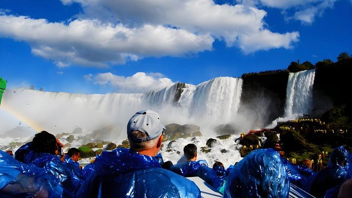 Niagara Falls USA Night Tour with Maid of the Mist, Dinner and Illuminated Falls (4/11)
