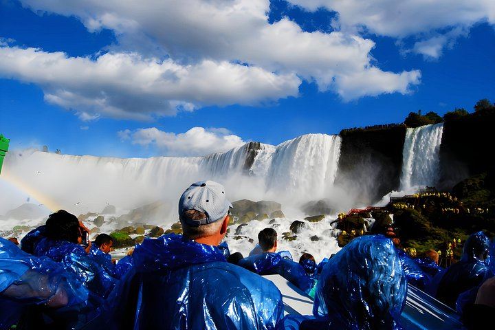Niagara Falls USA Night Tour with Maid of the Mist, Dinner and Illuminated Falls (4/11)