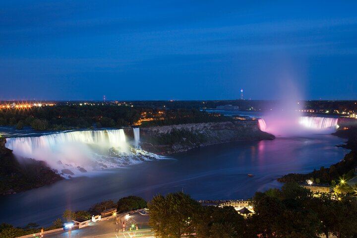 Niagara Falls USA Night Tour with Maid of the Mist, Dinner and Illuminated Falls (8/11)