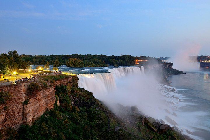 Niagara Falls USA Night Tour with Maid of the Mist, Dinner and Illuminated Falls (9/11)