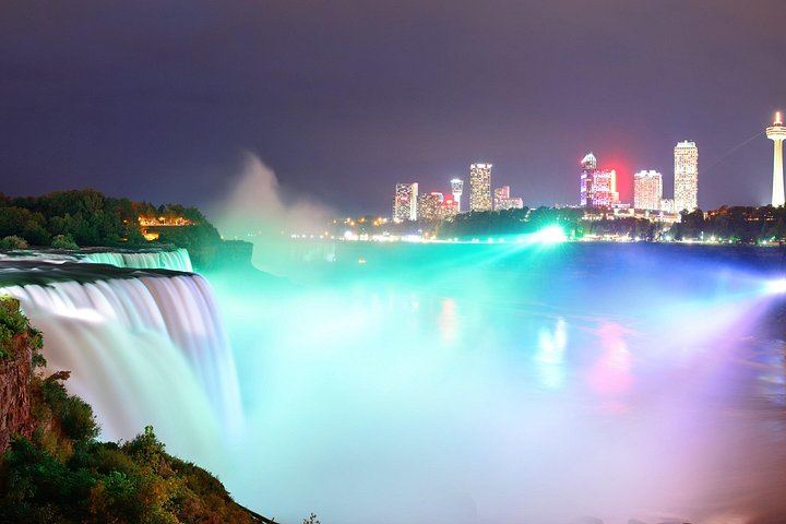 Niagara Falls USA Night Tour with Maid of the Mist, Dinner and Illuminated Falls (7/11)