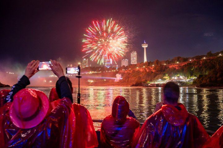 Oakes Garden and Niagara Parkway Guided Walk from Casino Niagara, Optional Boat Cruise (8/9)