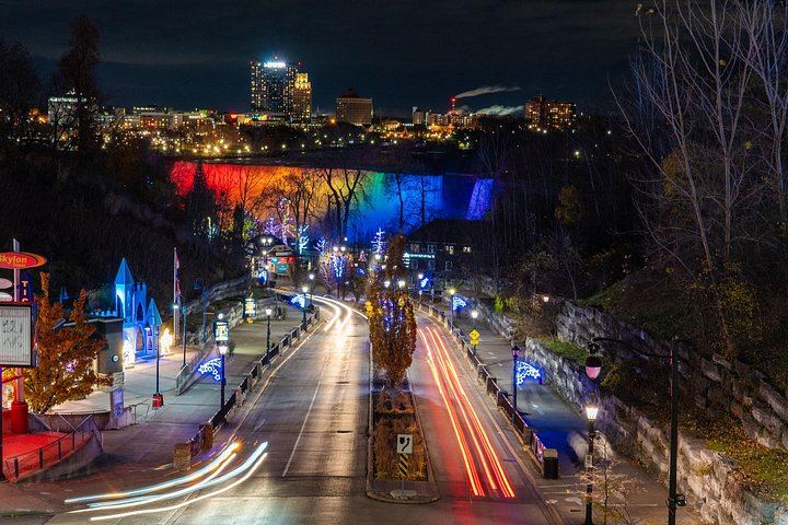 Niagara Falls Festival of Lights Evening Tour from Toronto with Maple Tasting (6/12)