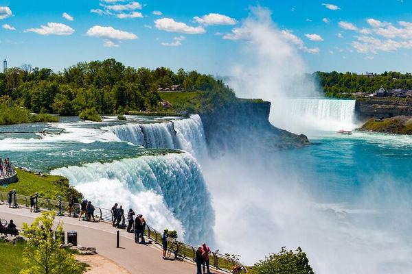 Niagara Falls, Toronto, Thousand Islands, Philadelphia and DC 5-Day Tour from NYC