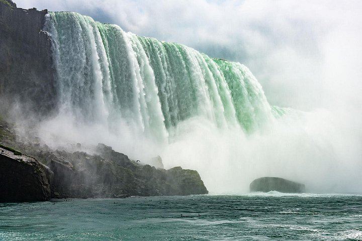 Niagara Falls Overnight 2-Day Bus Tour from NYC with Watkins Glen and Outlets (5/11)