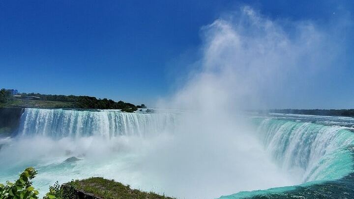 Niagara Falls Day Tour from Toronto with Winery Tasting, Cruise and Three-Course Lunch (1/12)