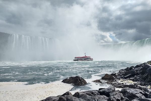 Private Custom Niagara Falls Tour from Toronto Area by Toyota Van with Driver-Guide