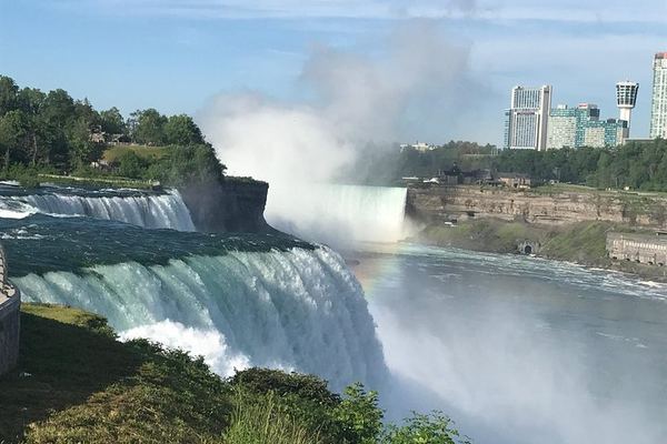 Niagara Falls Day Trip from Manhattan with Spanish-English Guide, Boat Optional
