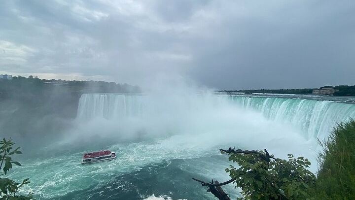 Niagara Falls Day Tour from Toronto with Winery Tasting, Cruise and Three-Course Lunch (4/12)