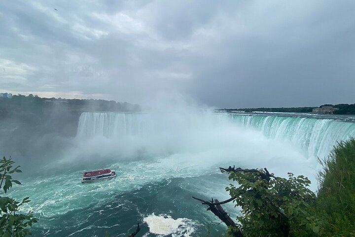 Niagara Falls Day Tour from Toronto with Winery Tasting, Cruise and Three-Course Lunch (4/12)