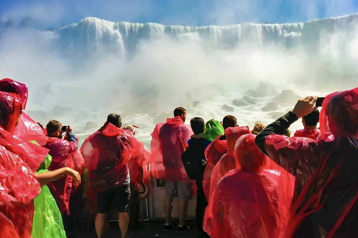 Niagara Falls Evening Minibus Tour from Toronto with Cruise, Dinner Option and Tower (12/12)