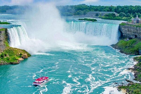 Niagara Falls Guided Day Tour from Toronto with Optional Boat Cruise and Add-Ons