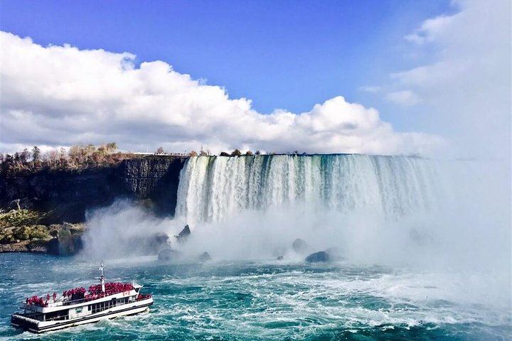 Niagara Falls Canadian Side Tour with Ontario and New York Hotel Pickup, Boat, Skylon (10/12)