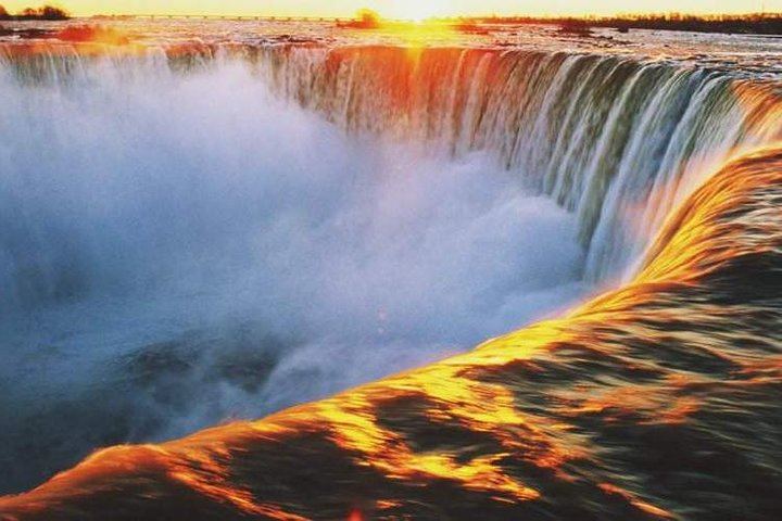 Niagara Falls Canadian Side Tour with Ontario and New York Hotel Pickup, Boat, Skylon (4/12)