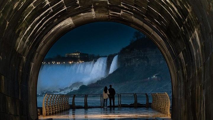 Niagara Falls Small Group Night Tour with Power Station Tunnel, Dinner and Tower (1/12)