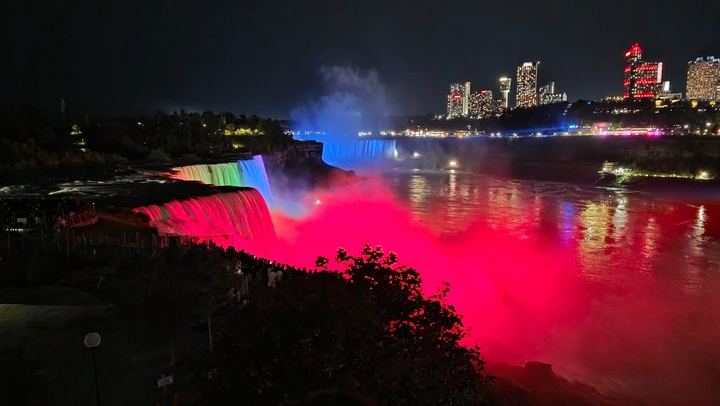 Niagara Falls State Park Sunset Walking Tour by the Owner with Illumination and Fireworks (4/6)