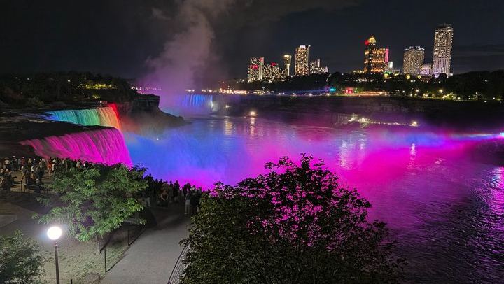 Niagara Falls State Park Sunset Walking Tour by the Owner with Illumination and Fireworks (3/6)