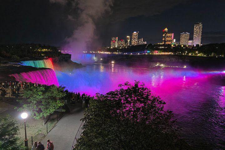 Niagara Falls State Park Sunset Walking Tour by the Owner with Illumination and Fireworks (3/6)