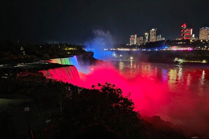 Niagara Falls State Park Sunset Walking Tour by the Owner with Illumination and Fireworks (4/6)