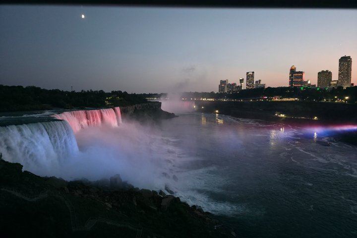 Niagara Falls State Park Sunset Walking Tour by the Owner with Illumination and Fireworks (6/6)