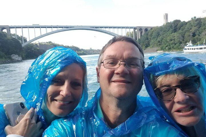 Niagara USA Two-Hour Guided Walk from Hard Rock Cafe with Electric Maid of the Mist (10/12)