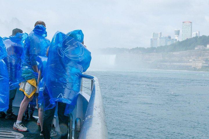 Niagara's Daredevils Two-Hour Walk from Hard Rock Cafe with Maid of the Mist Ride (5/9)