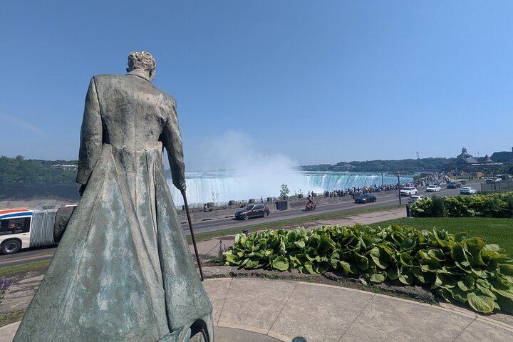 Private Niagara Falls Tour in Black Luxury SUV with Cruise, Journey and Skylon Tower (7/7)